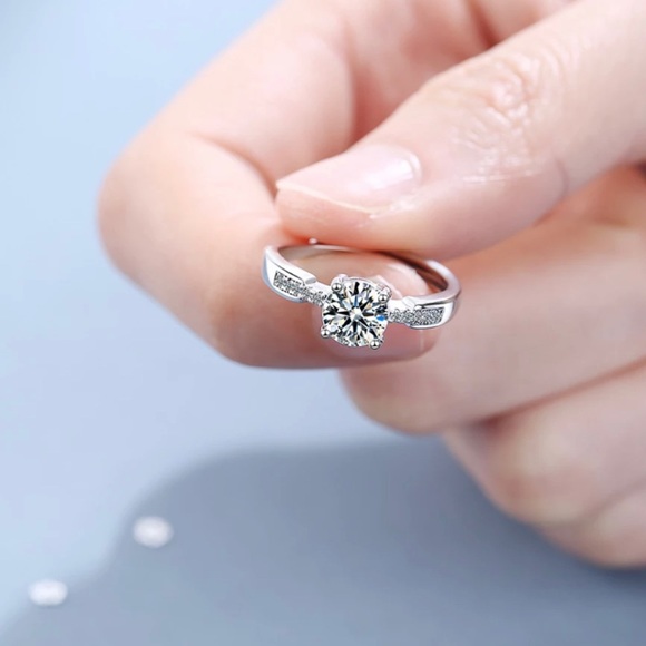 925 Sterling Silver Cubic Zirconia Crystal Ring - Picture 2 of 6